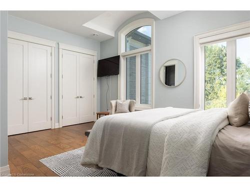 908 Bishop Place, Hamilton, ON - Indoor Photo Showing Bedroom