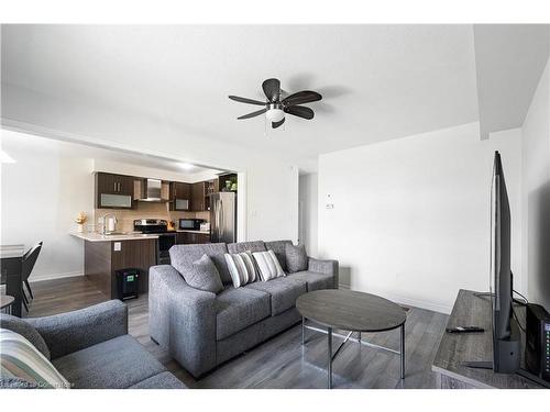 8724 Dogwood Crescent, Niagara Falls, ON - Indoor Photo Showing Living Room