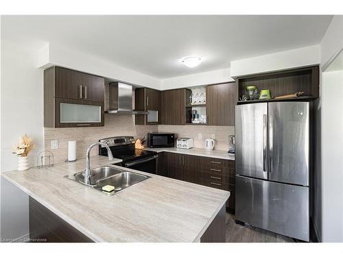 8724 Dogwood Crescent, Niagara Falls, ON - Indoor Photo Showing Kitchen With Double Sink With Upgraded Kitchen