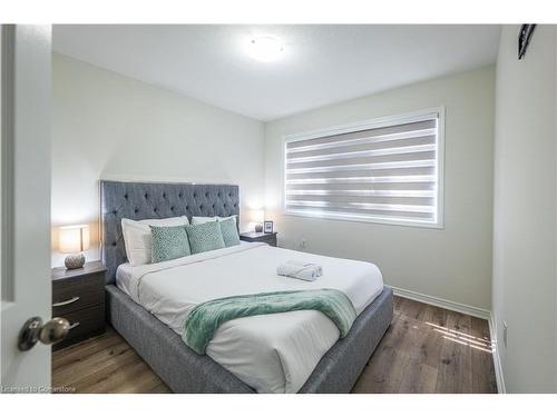 8724 Dogwood Crescent, Niagara Falls, ON - Indoor Photo Showing Bedroom