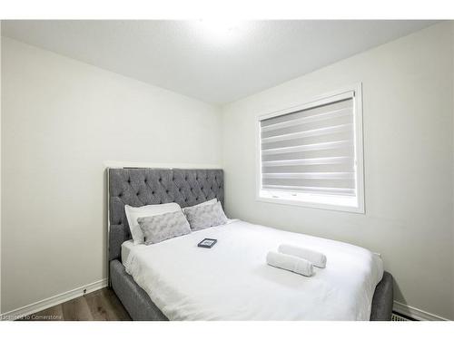 8724 Dogwood Crescent, Niagara Falls, ON - Indoor Photo Showing Bedroom