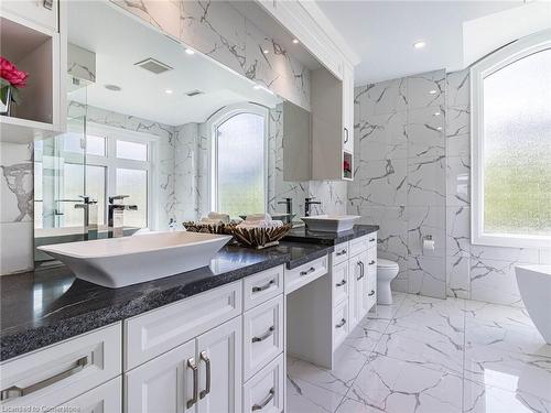 63 Poplar Street, Ancaster, ON - Indoor Photo Showing Bathroom