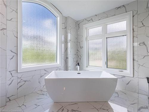 63 Poplar Street, Ancaster, ON - Indoor Photo Showing Bathroom