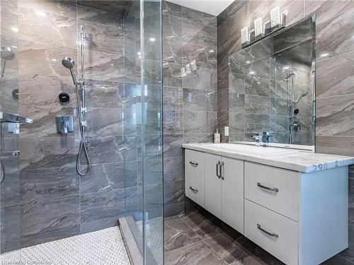 63 Poplar Street, Ancaster, ON - Indoor Photo Showing Bathroom