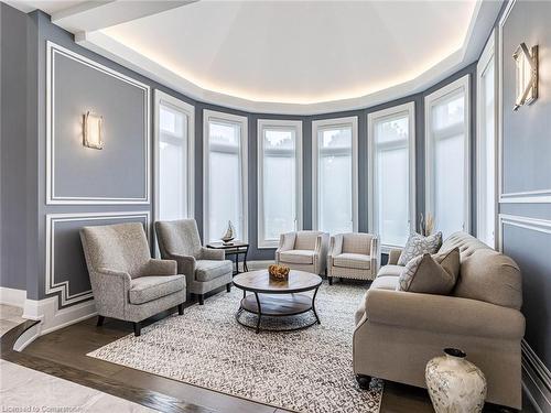 63 Poplar Street, Ancaster, ON - Indoor Photo Showing Living Room