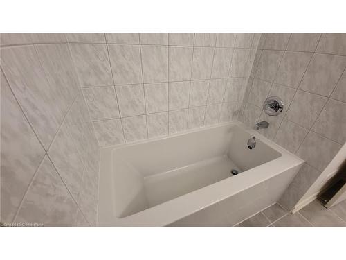 47 Gledhill Crescent, Cambridge, ON - Indoor Photo Showing Bathroom