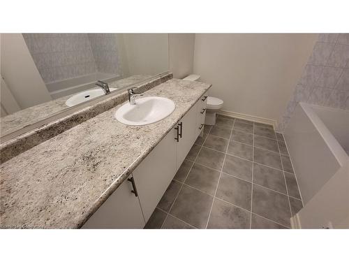 47 Gledhill Crescent, Cambridge, ON - Indoor Photo Showing Bathroom