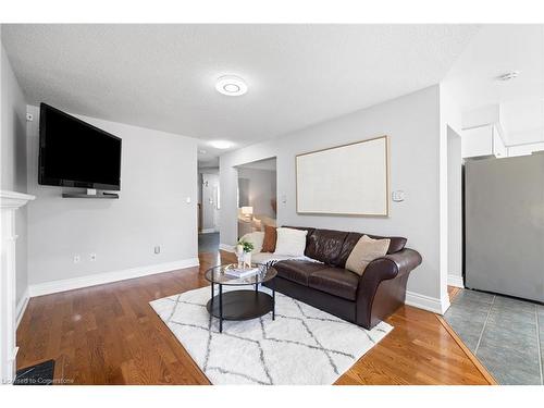 1448 Forest Street, Innisfil, ON - Indoor Photo Showing Living Room