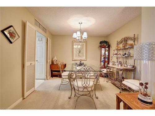 1008-265 Westcourt Place, Waterloo, ON - Indoor Photo Showing Dining Room