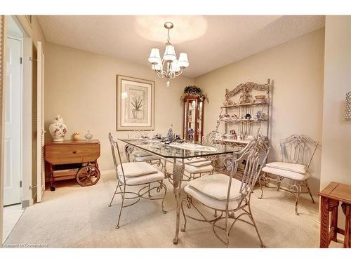 1008-265 Westcourt Place, Waterloo, ON - Indoor Photo Showing Dining Room