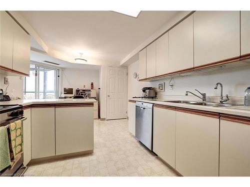 1008-265 Westcourt Place, Waterloo, ON - Indoor Photo Showing Kitchen With Double Sink