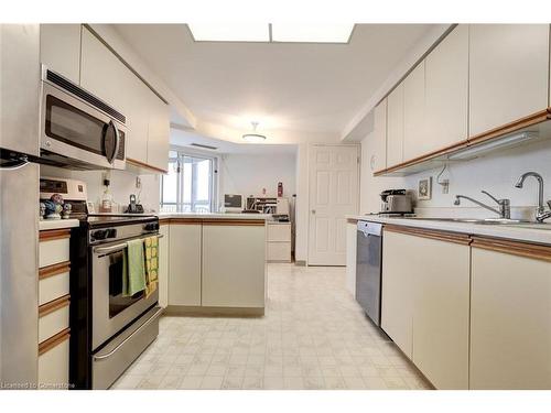 1008-265 Westcourt Place, Waterloo, ON - Indoor Photo Showing Kitchen With Stainless Steel Kitchen