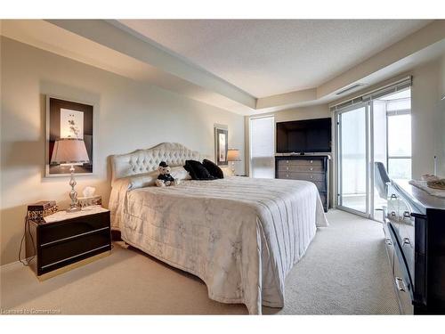 1008-265 Westcourt Place, Waterloo, ON - Indoor Photo Showing Bedroom