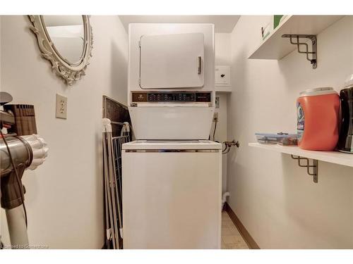 1008-265 Westcourt Place, Waterloo, ON - Indoor Photo Showing Laundry Room