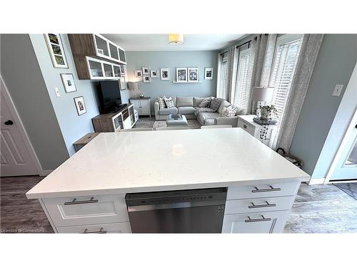 510 Thelma Street, Burlington, ON - Indoor Photo Showing Kitchen