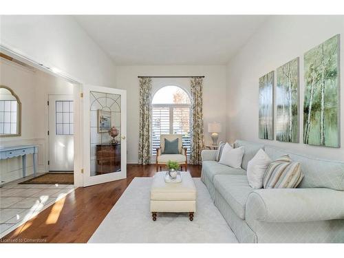 81 Ontario Street, Georgetown, ON - Indoor Photo Showing Living Room