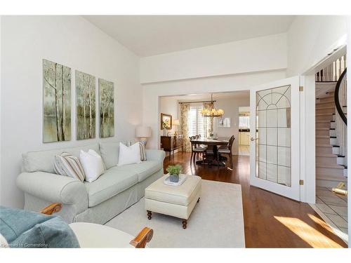 81 Ontario Street, Georgetown, ON - Indoor Photo Showing Living Room