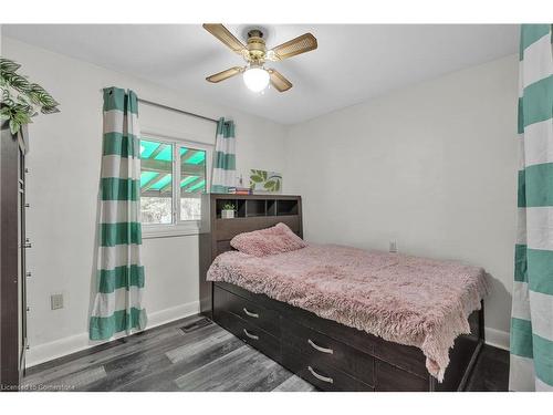 153 Highbury Avenue N, London, ON - Indoor Photo Showing Bedroom