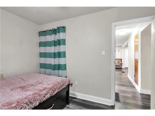 153 Highbury Avenue N, London, ON - Indoor Photo Showing Bedroom