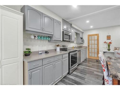 153 Highbury Avenue N, London, ON - Indoor Photo Showing Kitchen