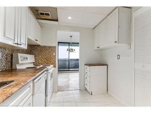 1115-11 Wincott Drive, Toronto, ON - Indoor Photo Showing Kitchen