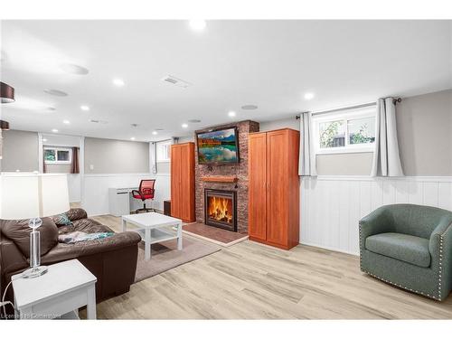 392 East 43Rd Street, Hamilton, ON - Indoor Photo Showing Living Room With Fireplace