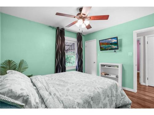 392 East 43Rd Street, Hamilton, ON - Indoor Photo Showing Bedroom