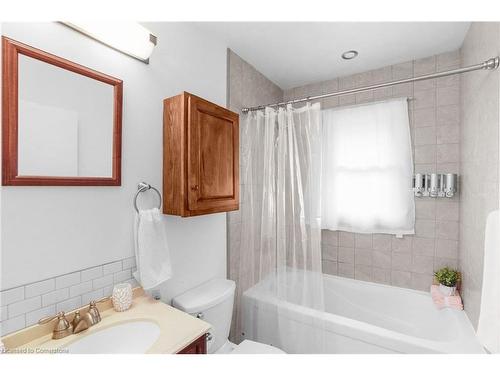 392 East 43Rd Street, Hamilton, ON - Indoor Photo Showing Bathroom