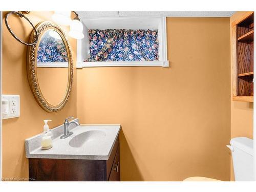 392 East 43Rd Street, Hamilton, ON - Indoor Photo Showing Bathroom