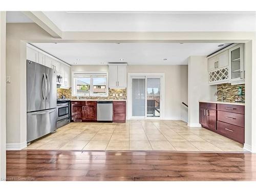 301 Christina Avenue, Hamilton, ON - Indoor Photo Showing Kitchen