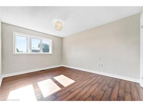 301 Christina Avenue, Hamilton, ON - Indoor Photo Showing Other Room