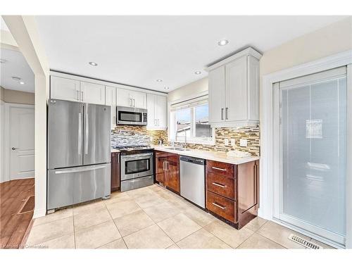 301 Christina Avenue, Hamilton, ON - Indoor Photo Showing Kitchen