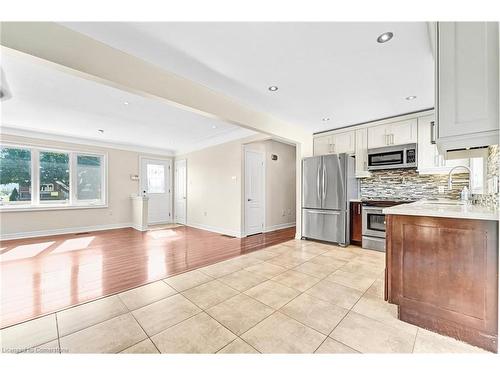 301 Christina Avenue, Hamilton, ON - Indoor Photo Showing Kitchen