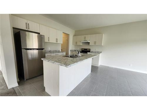 47 Bowman Crescent, Thorold, ON - Indoor Photo Showing Kitchen With Double Sink