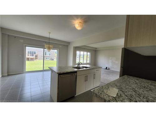 47 Bowman Crescent, Thorold, ON - Indoor Photo Showing Kitchen With Double Sink