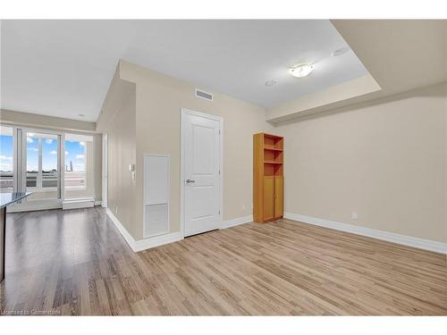 407-9075 Jane Street, Vaughan, ON - Indoor Photo Showing Other Room