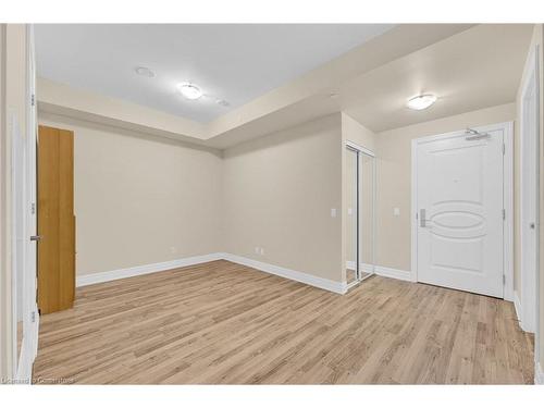 407-9075 Jane Street, Vaughan, ON - Indoor Photo Showing Other Room