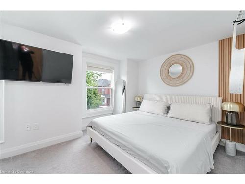 99 Francis Street, Hamilton, ON - Indoor Photo Showing Bedroom