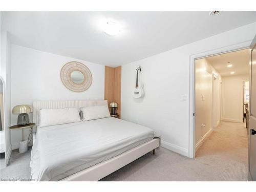 99 Francis Street, Hamilton, ON - Indoor Photo Showing Bedroom