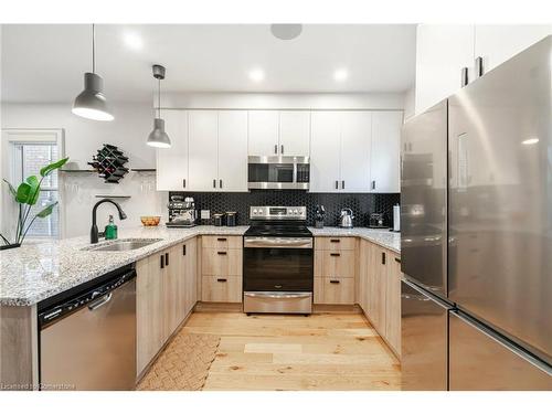 99 Francis Street, Hamilton, ON - Indoor Photo Showing Kitchen With Upgraded Kitchen