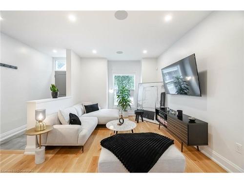 99 Francis Street, Hamilton, ON - Indoor Photo Showing Living Room