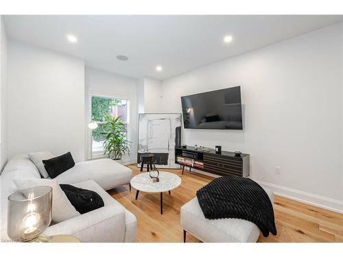 99 Francis Street, Hamilton, ON - Indoor Photo Showing Living Room