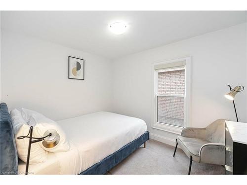 99 Francis Street, Hamilton, ON - Indoor Photo Showing Bedroom