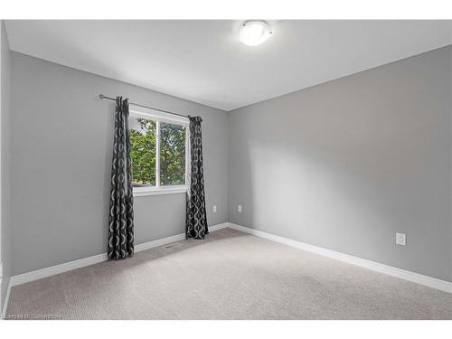 15 Laurent Avenue Avenue, Welland, ON - Indoor Photo Showing Other Room