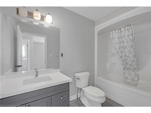 15 Laurent Avenue Avenue, Welland, ON - Indoor Photo Showing Bathroom