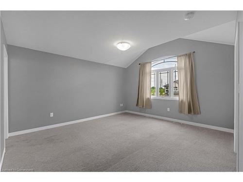 15 Laurent Avenue, Welland, ON - Indoor Photo Showing Other Room