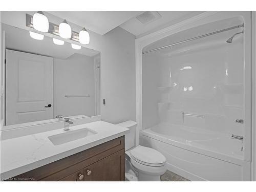 15 Laurent Avenue, Welland, ON - Indoor Photo Showing Bathroom