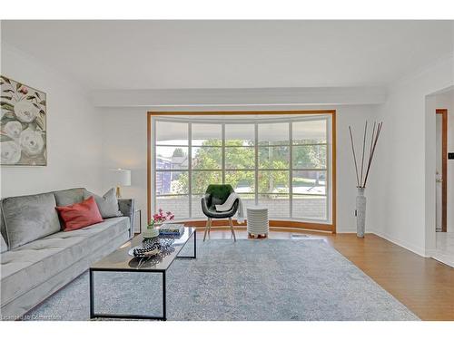 846 Mississauga Valley Boulevard, Mississauga, ON - Indoor Photo Showing Living Room