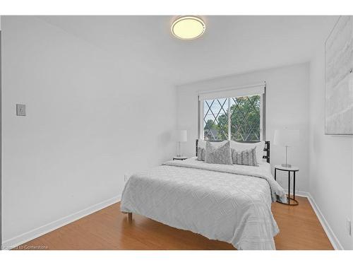 846 Mississauga Valley Boulevard, Mississauga, ON - Indoor Photo Showing Bedroom