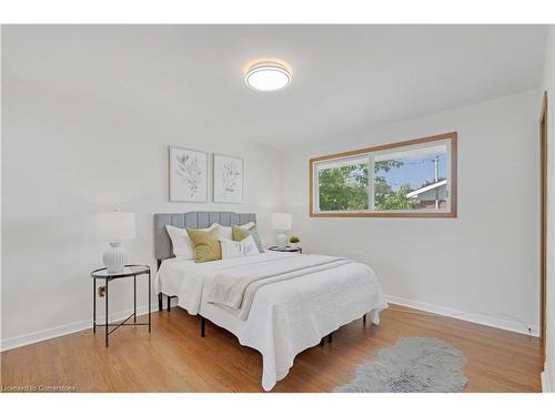 846 Mississauga Valley Boulevard, Mississauga, ON - Indoor Photo Showing Bedroom